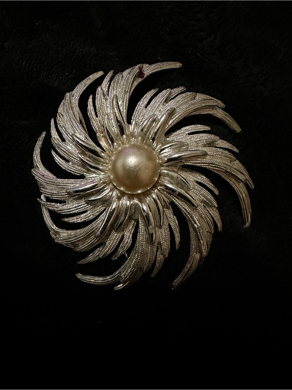 SARAH COVENTRY Silver-Tone Sunburst Pearl Center Brooch - Women Jewelry LIKE NEW